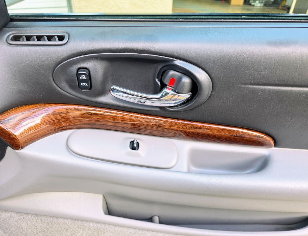 2004 Buick LeSabre Image 25