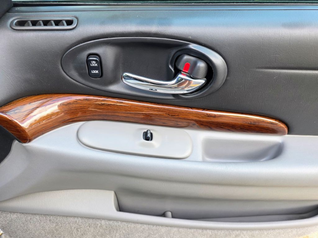 2004 Buick LeSabre Image 27