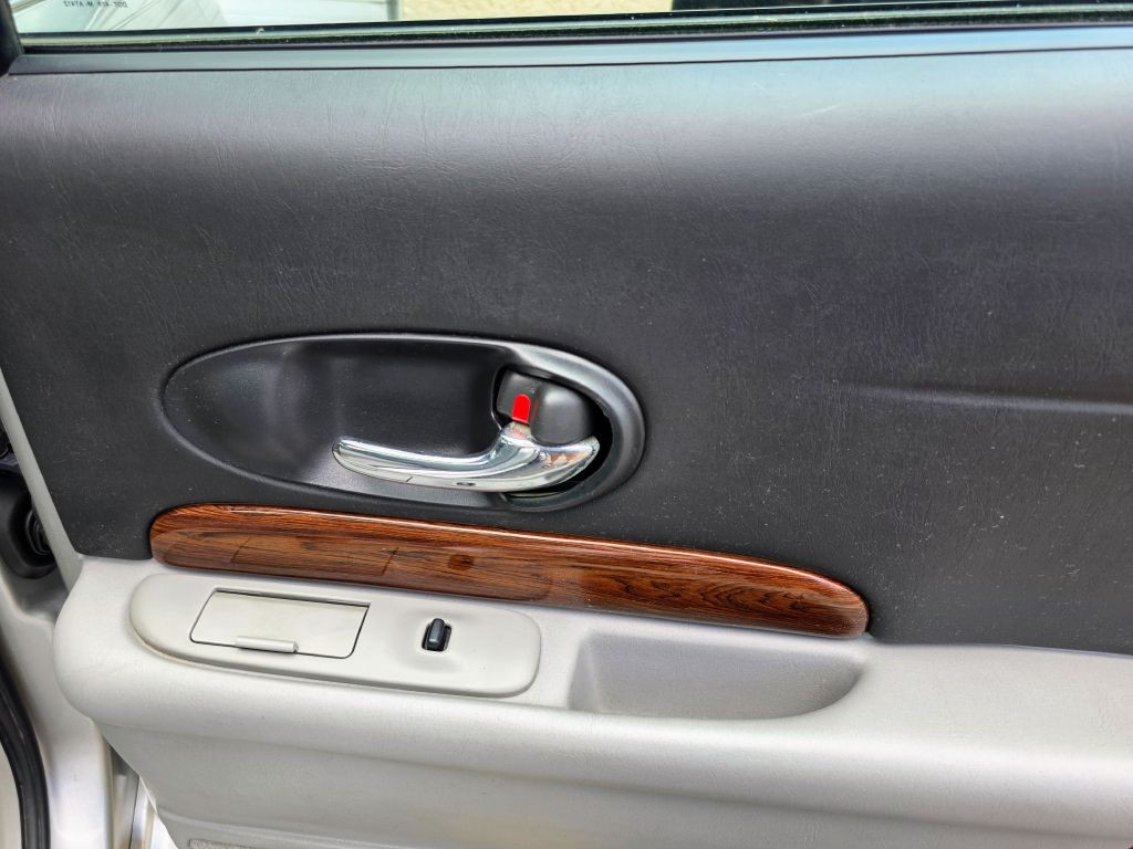 2004 Buick LeSabre Image 35