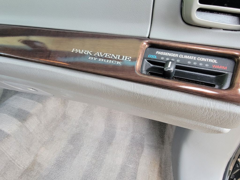 2004 Buick Park Avenue Image 18
