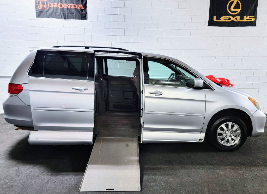 2010 Honda Odyssey Image 2