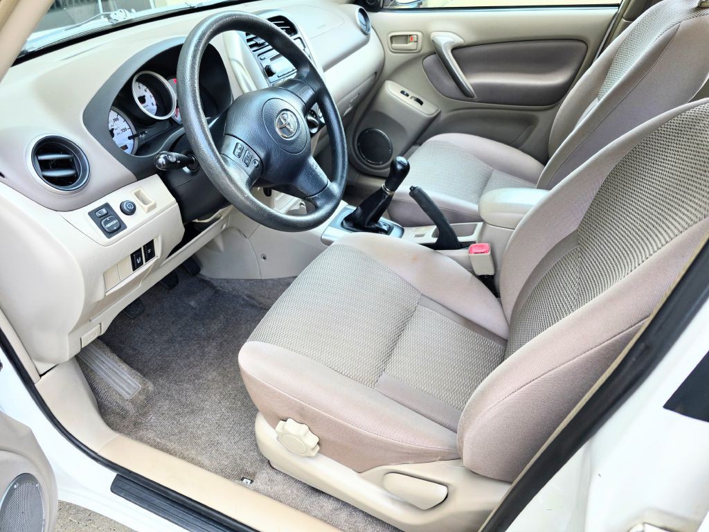 2004 Toyota Rav4 Image 9