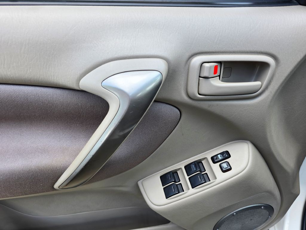 2004 Toyota Rav4 Image 12