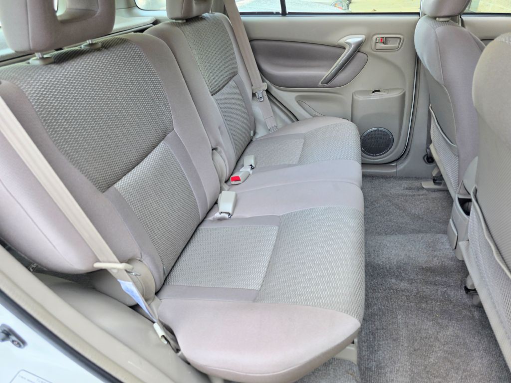 2004 Toyota Rav4 Image 18