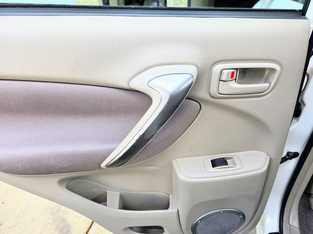2004 Toyota Rav4 Image 25