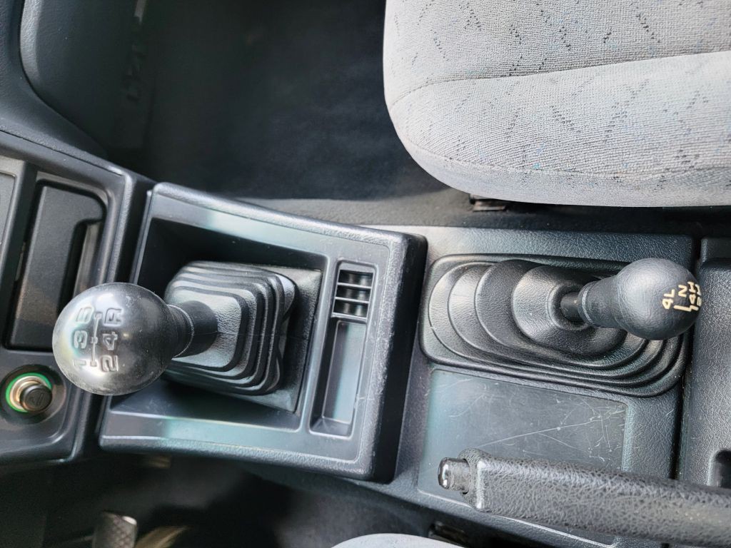 1998 Chevrolet Tracker Image 2