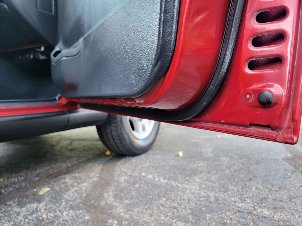 1998 Chevrolet Tracker Image 28