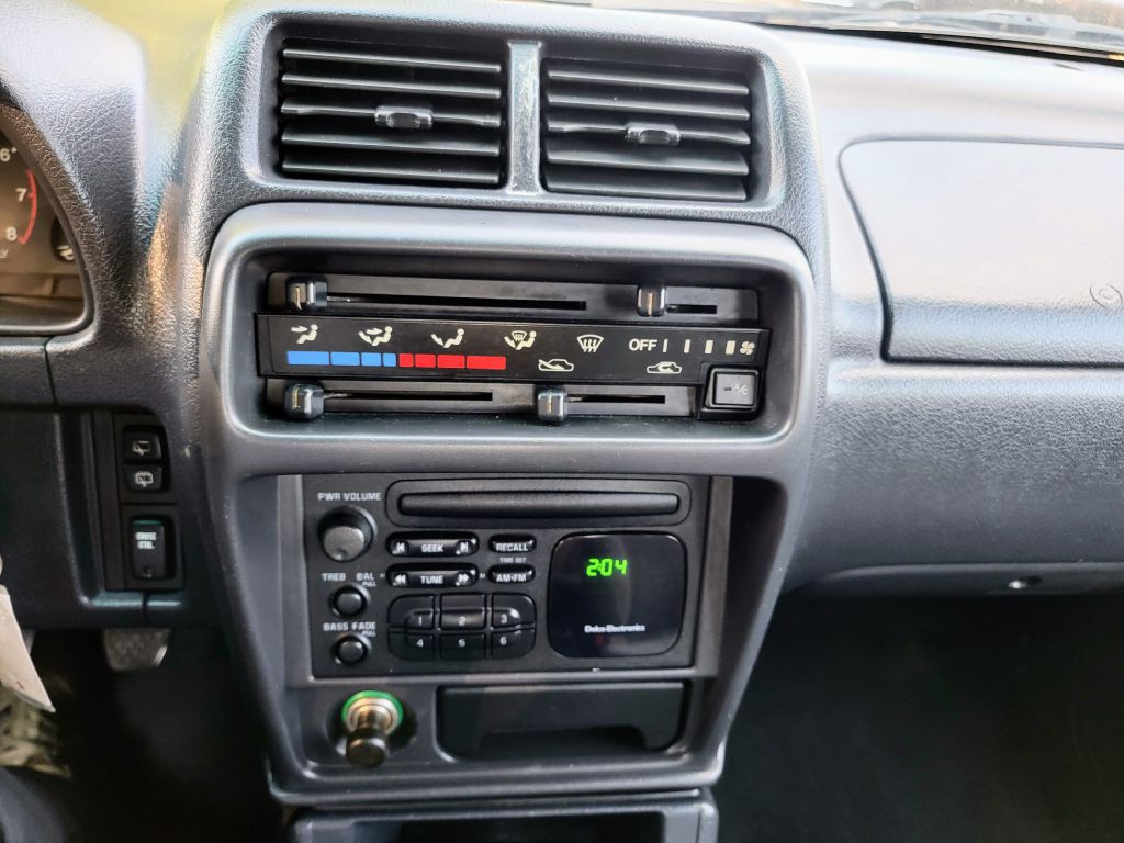 1998 Chevrolet Tracker Image 36