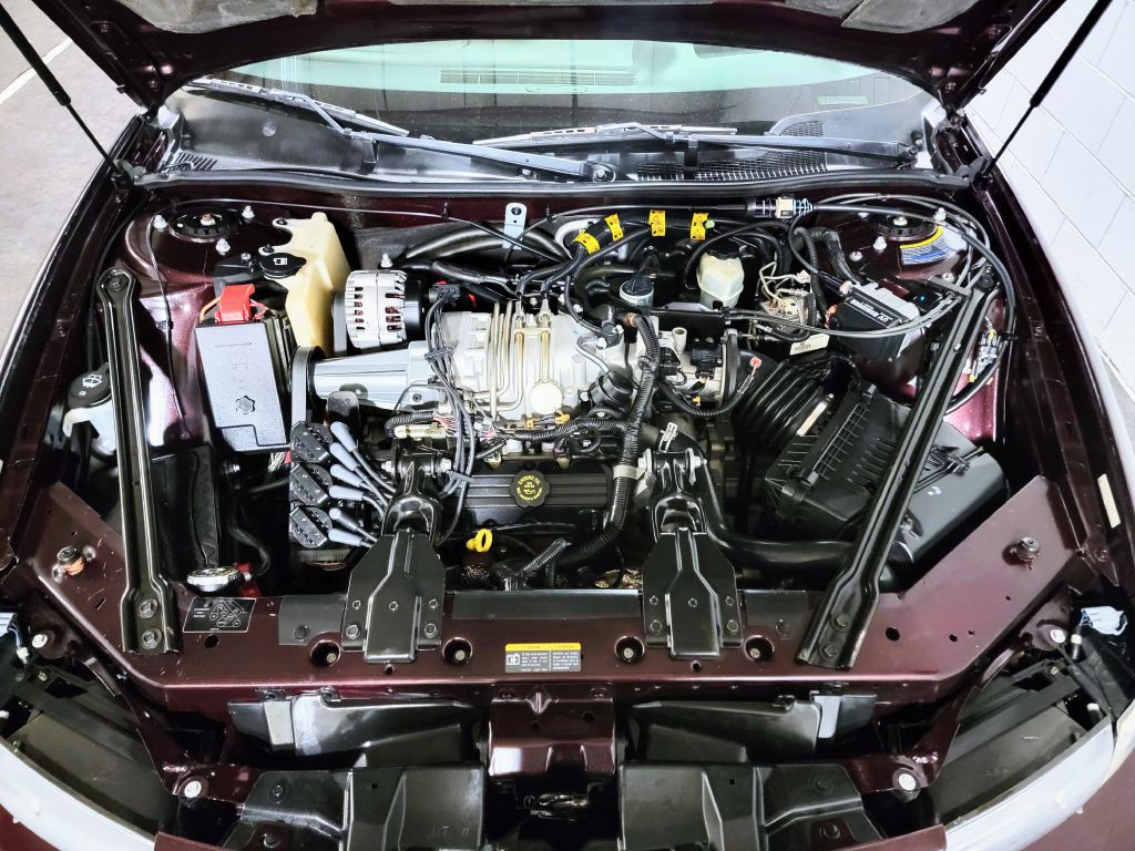 2002 Pontiac Grand Prix Image 2