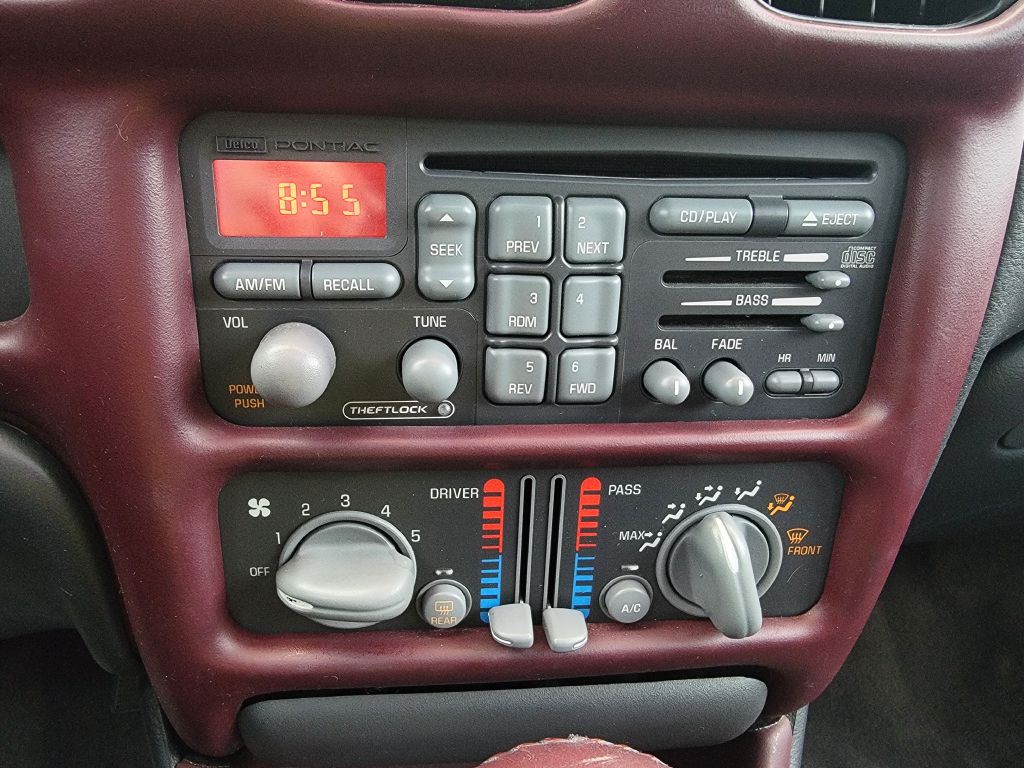 2002 Pontiac Grand Prix Image 28