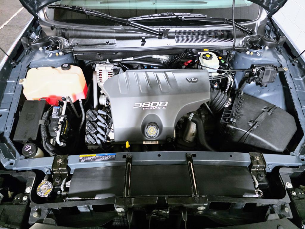 2002 Buick LeSabre Image 2