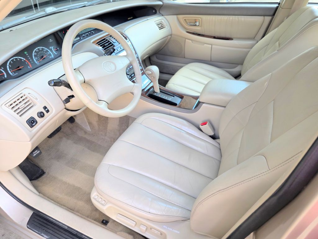2001 Toyota Avalon Image 3