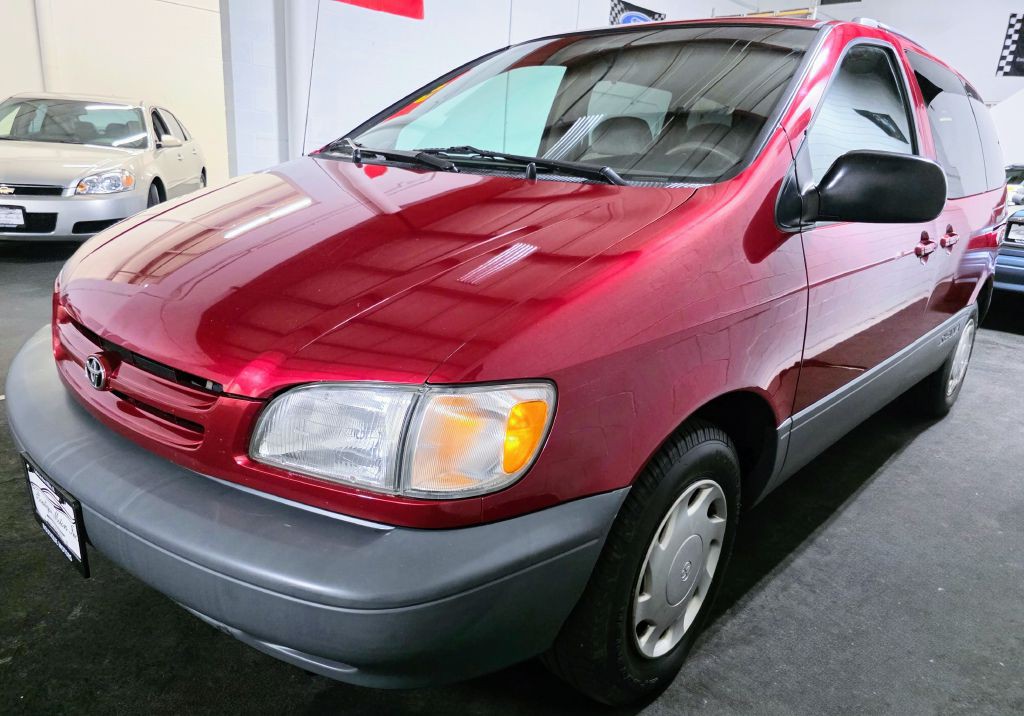 1999 Toyota Sienna Image 3