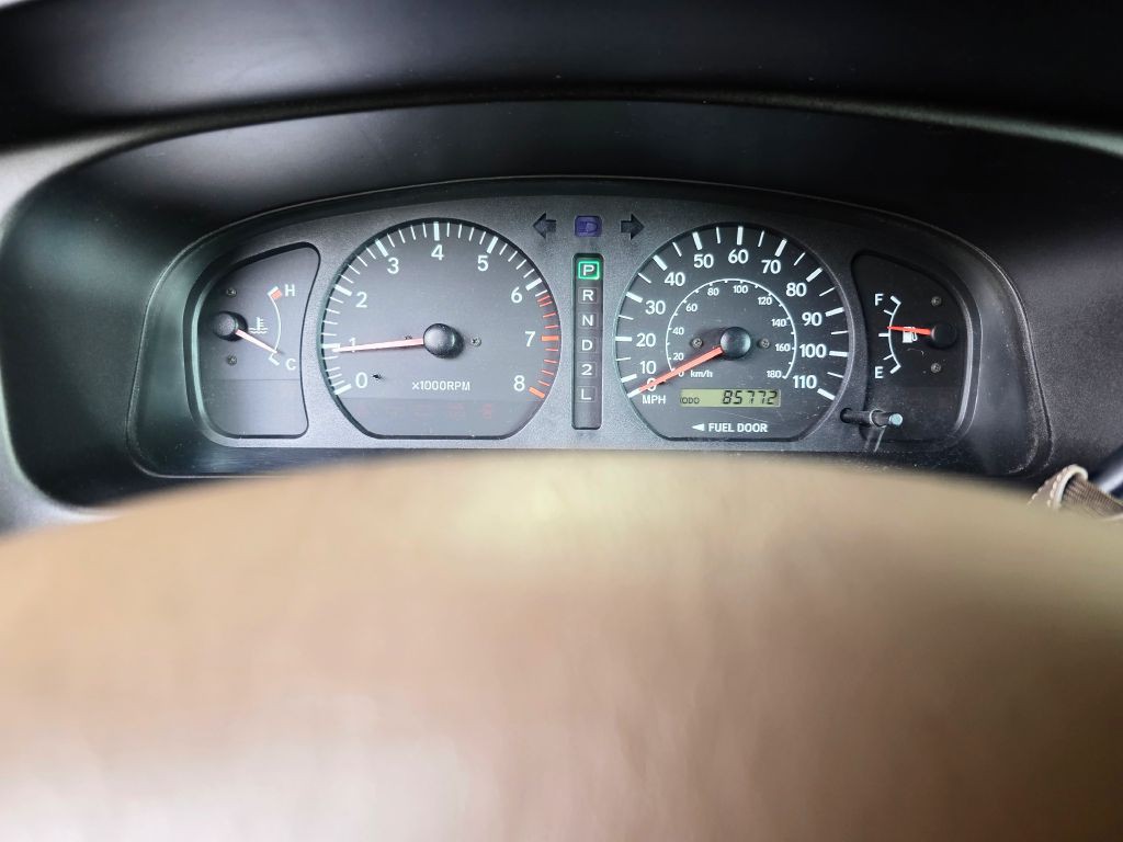 1999 Toyota Sienna Image 4