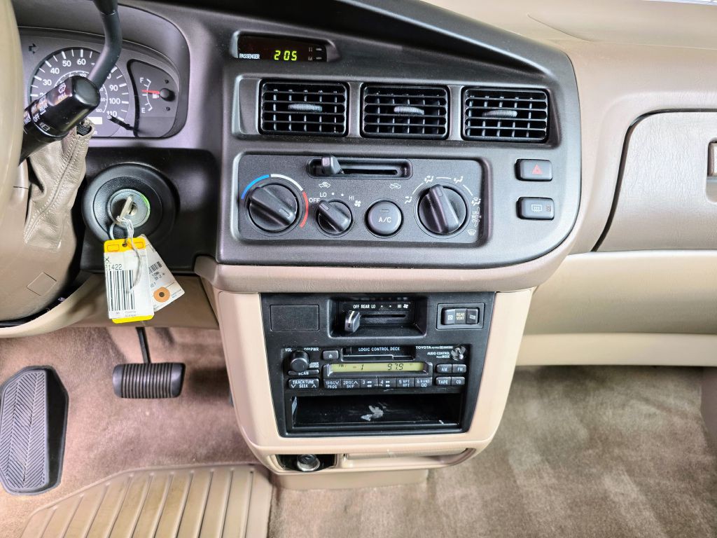 1999 Toyota Sienna Image 5