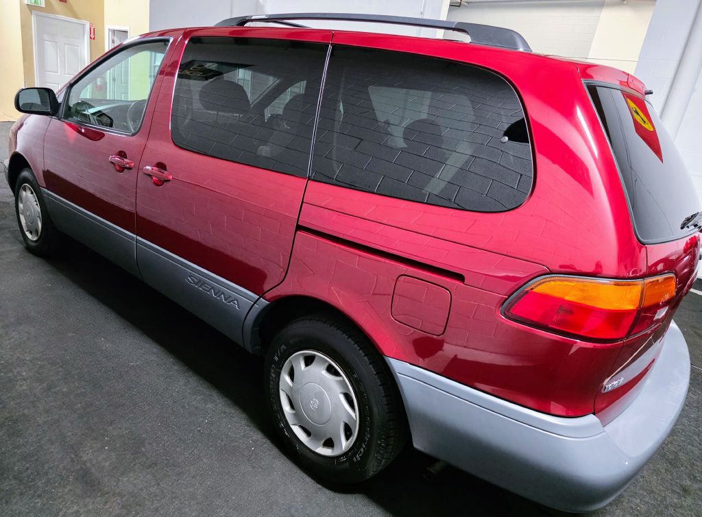 1999 Toyota Sienna Image 6