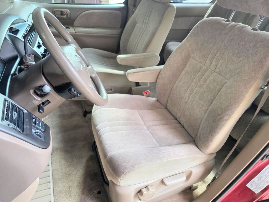 1999 Toyota Sienna Image 10
