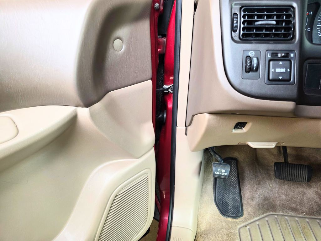 1999 Toyota Sienna Image 12