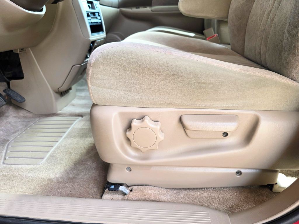 1999 Toyota Sienna Image 13