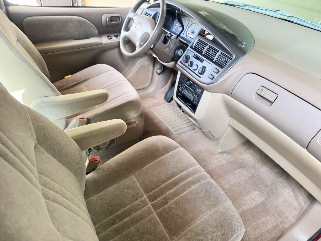 1999 Toyota Sienna Image 14