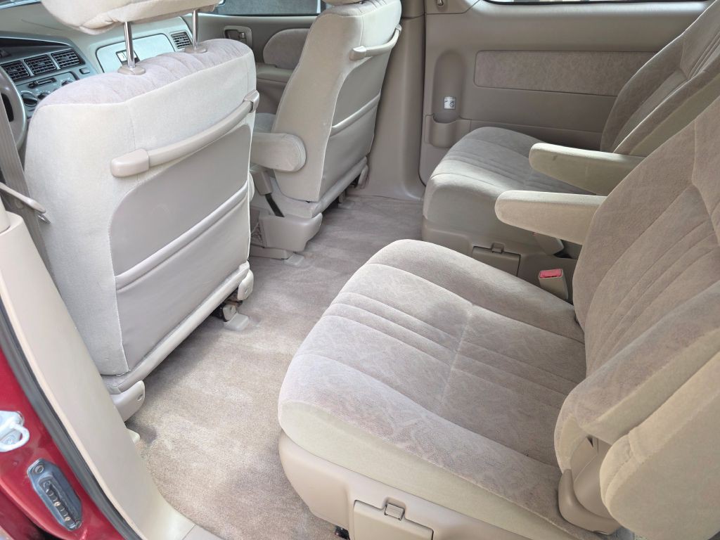 1999 Toyota Sienna Image 18