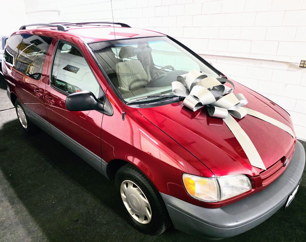 1999 Toyota Sienna Image 32
