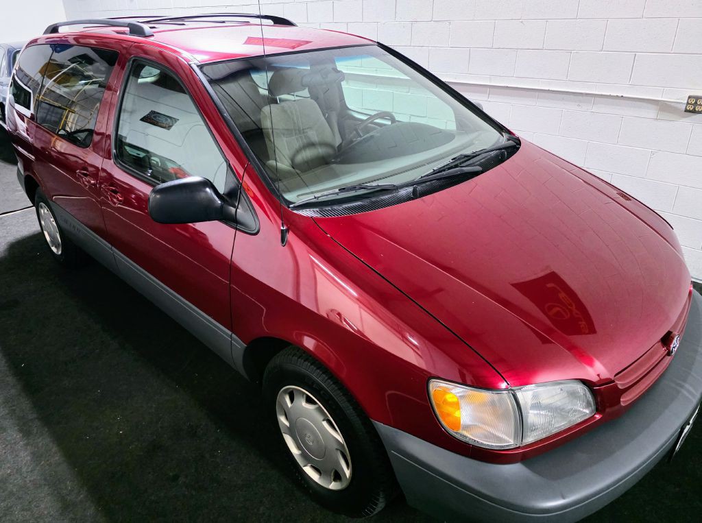 1999 Toyota Sienna Image 36