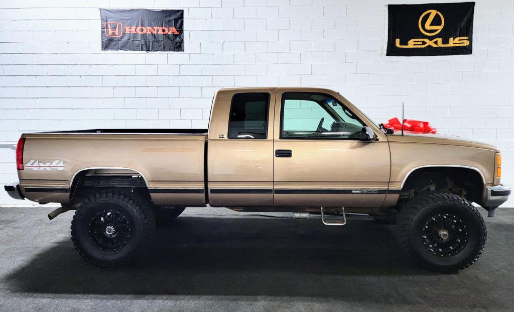 1996 GMC Sierra Image 2
