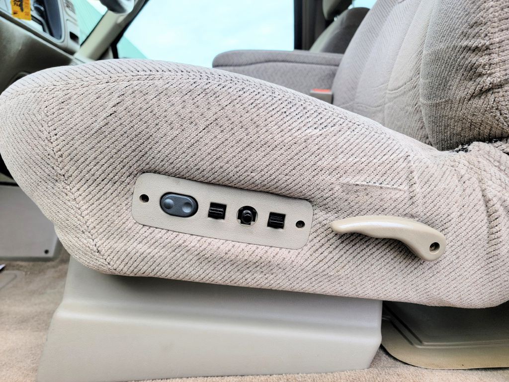 1996 GMC Sierra Image 8