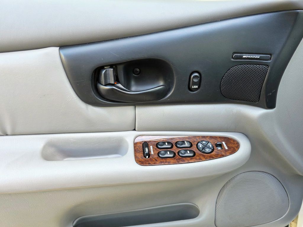 2001 Buick Regal Image 11