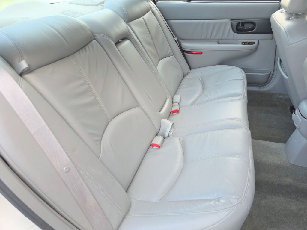 2001 Buick Regal Image 18