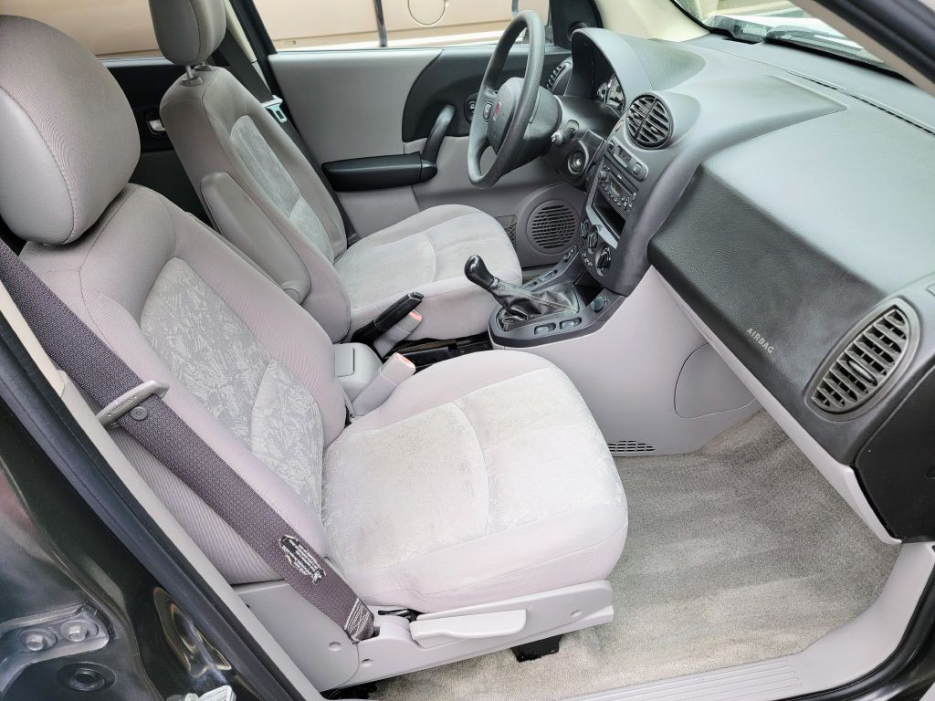 2004 Saturn Vue Image 10