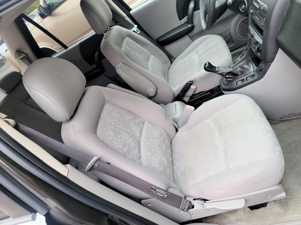 2004 Saturn Vue Image 11