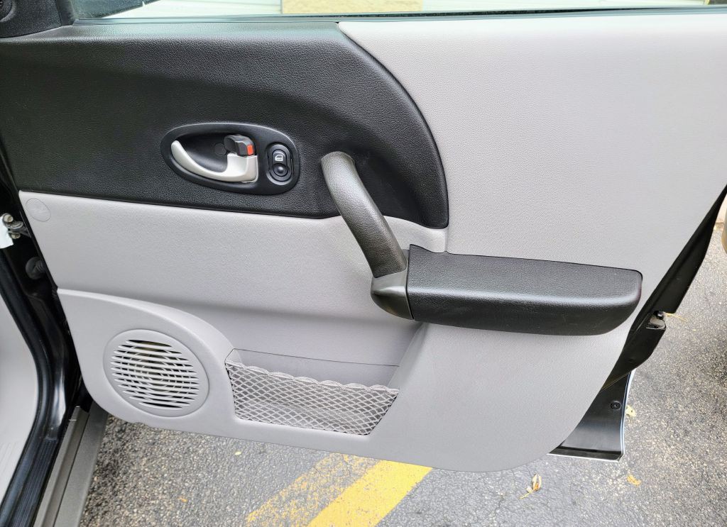 2004 Saturn Vue Image 12