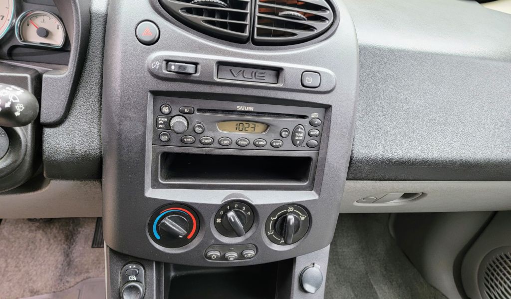 2004 Saturn Vue Image 28