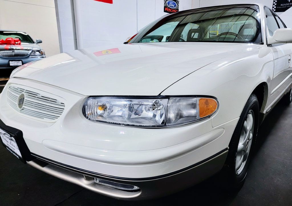 2003 Buick Regal Image 2