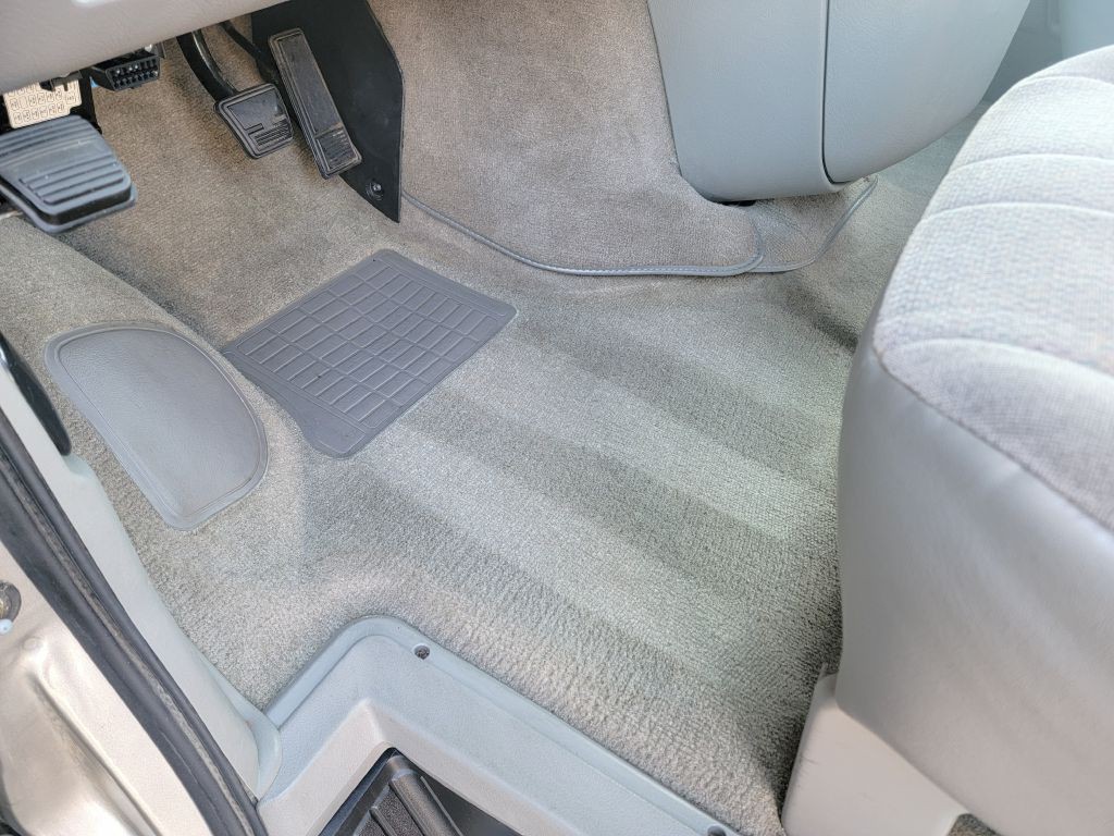 2005 GMC Safari Image 8