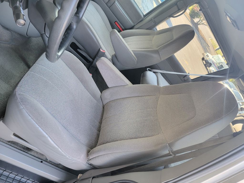 2005 GMC Safari Image 10