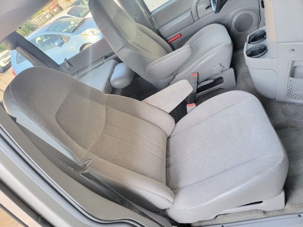 2005 GMC Safari Image 14