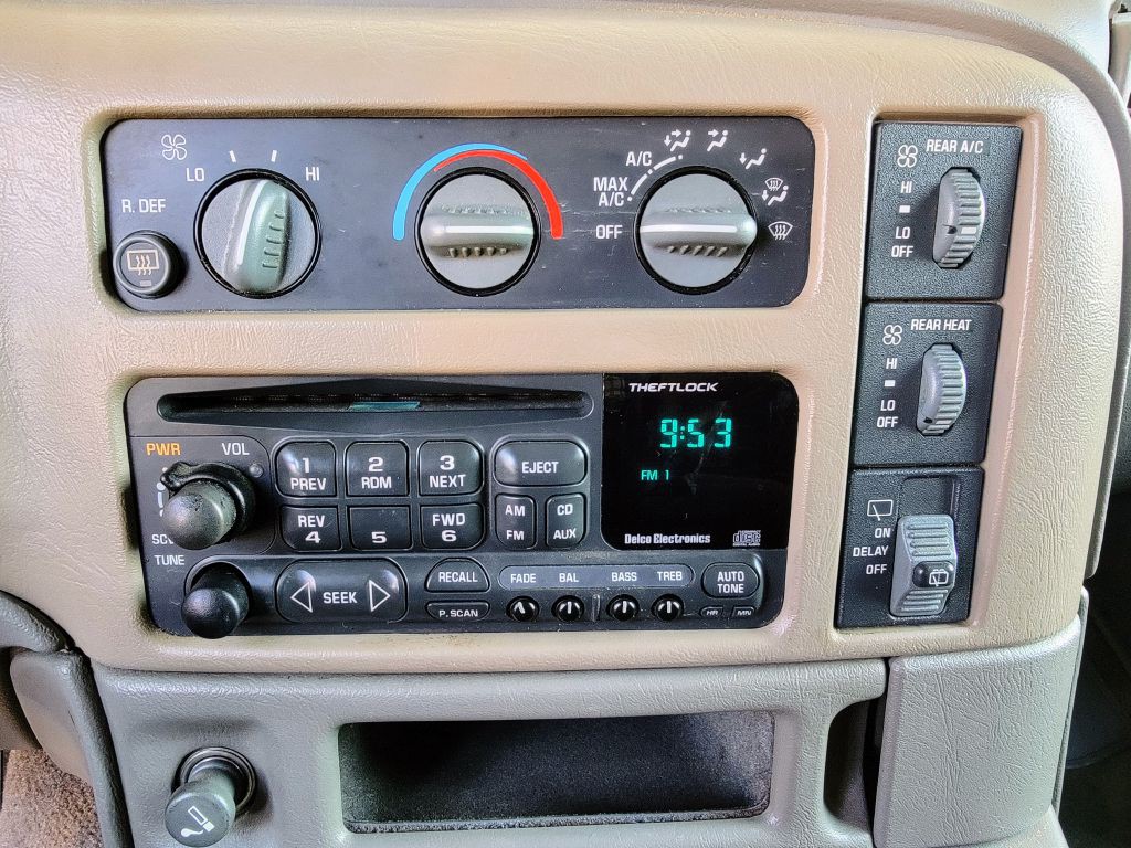 2005 GMC Safari Image 53