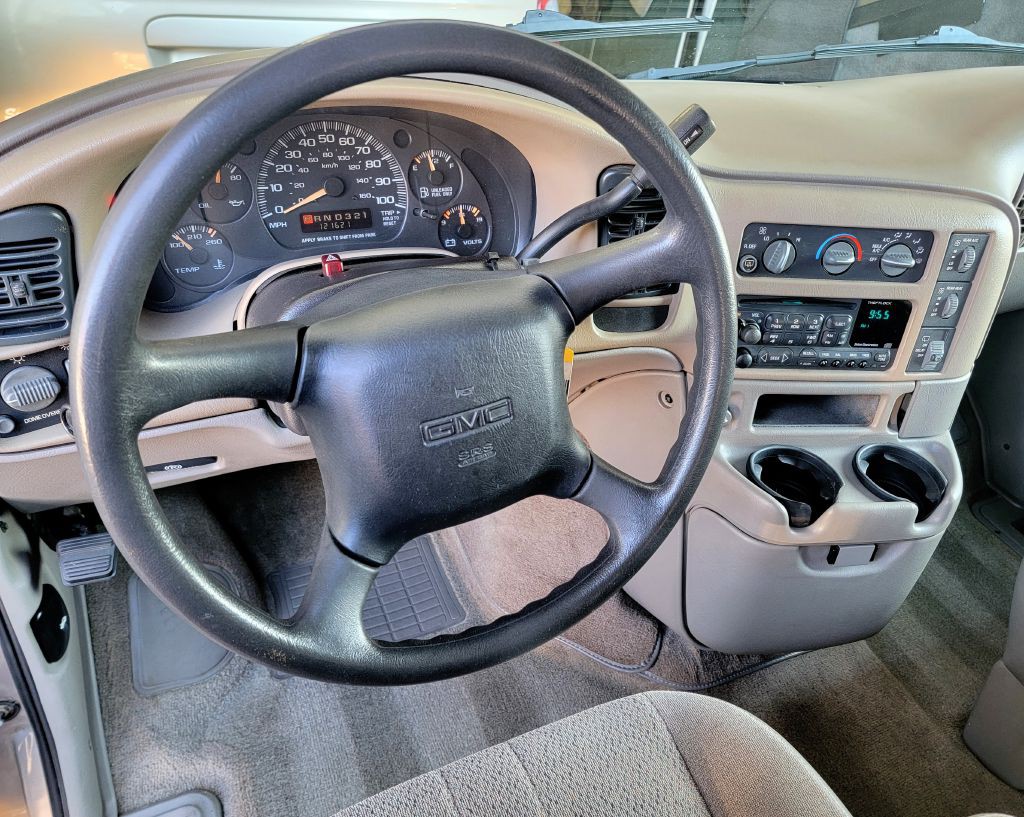 2005 GMC Safari Image 55