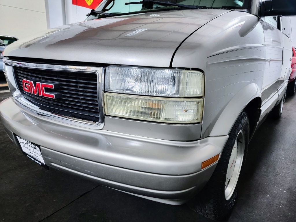 2005 GMC Safari Image 64