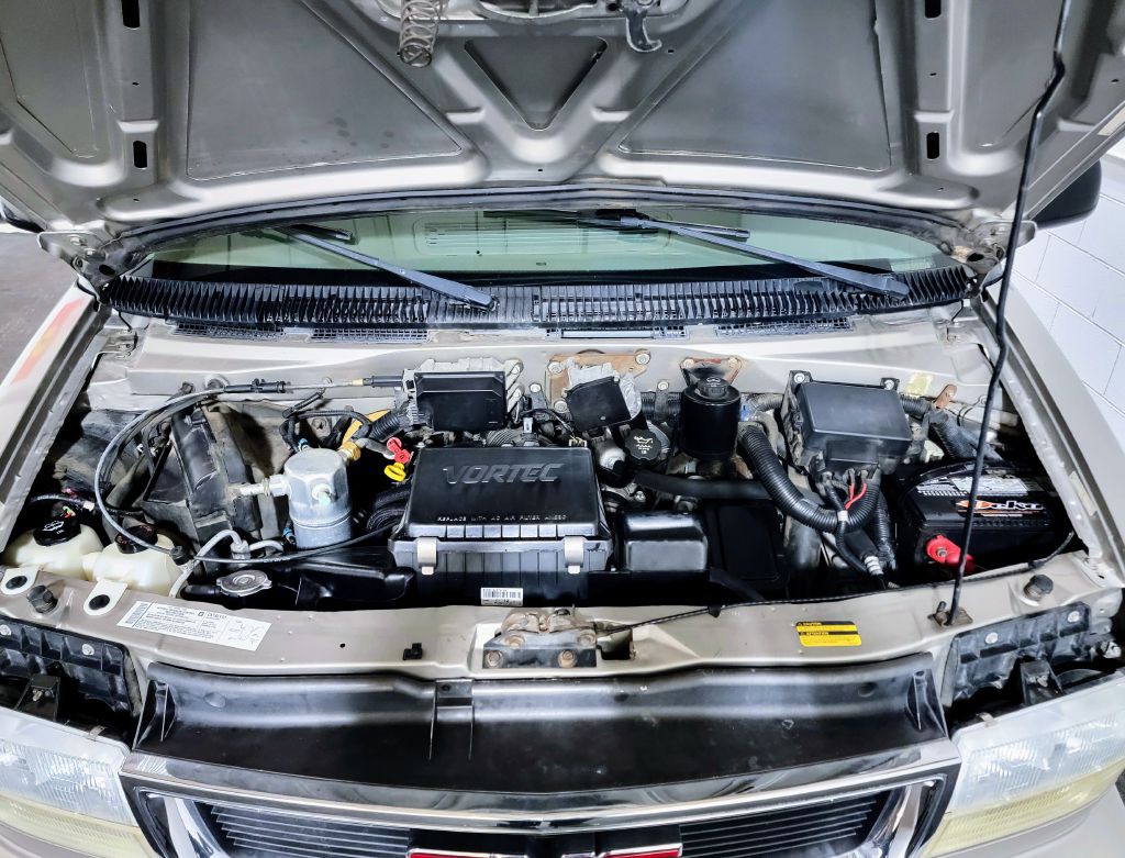 2005 GMC Safari Image 68