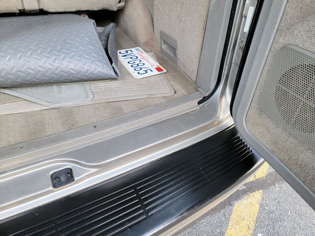 2005 GMC Safari Image 71