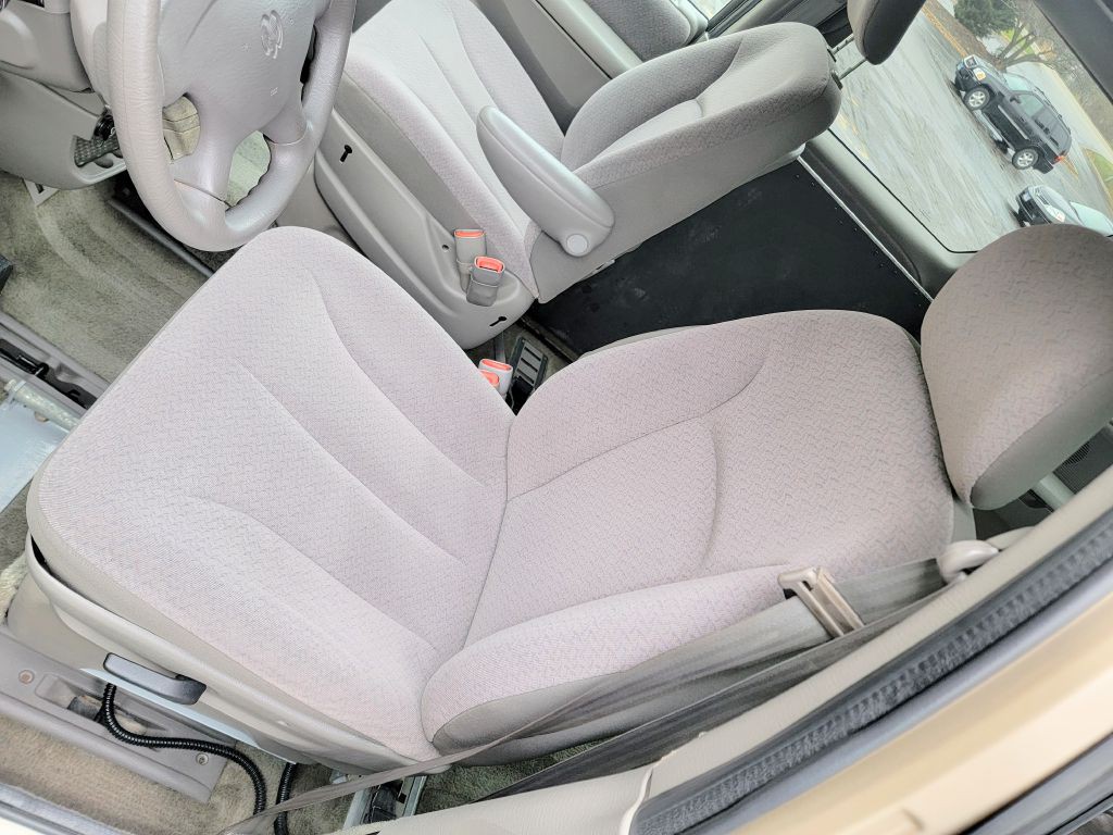 2001 Dodge Grand Caravan Image 8