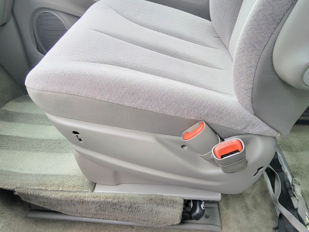 2001 Dodge Grand Caravan Image 34