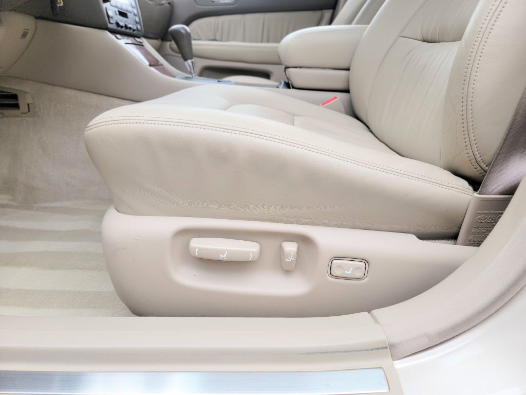 1996 Lexus LS Image 8