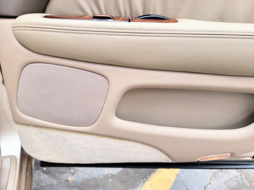 1996 Lexus LS Image 25