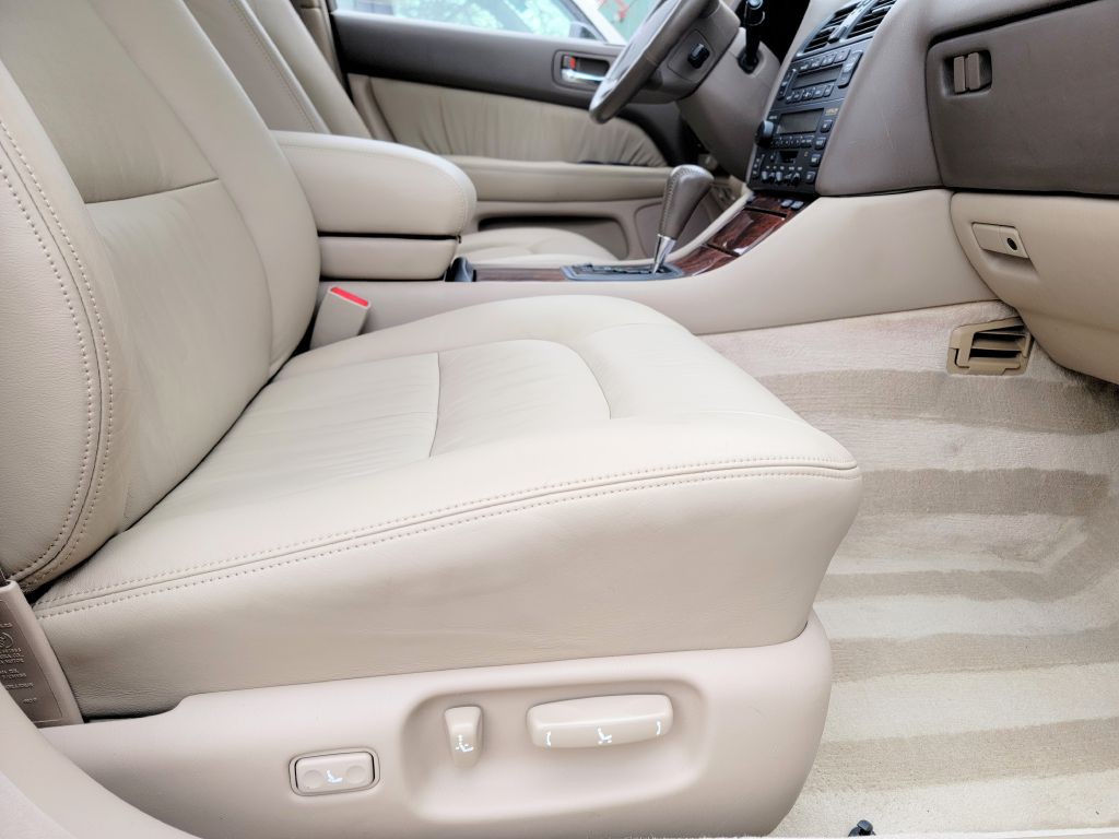 1996 Lexus LS Image 30