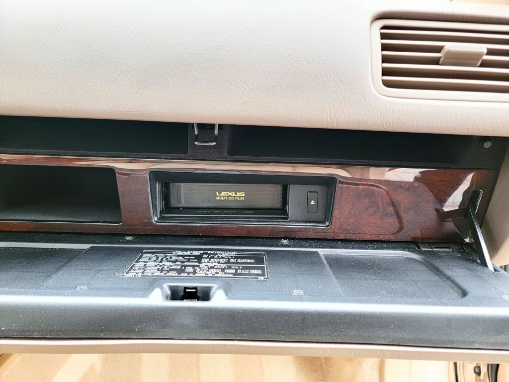 1996 Lexus LS Image 31